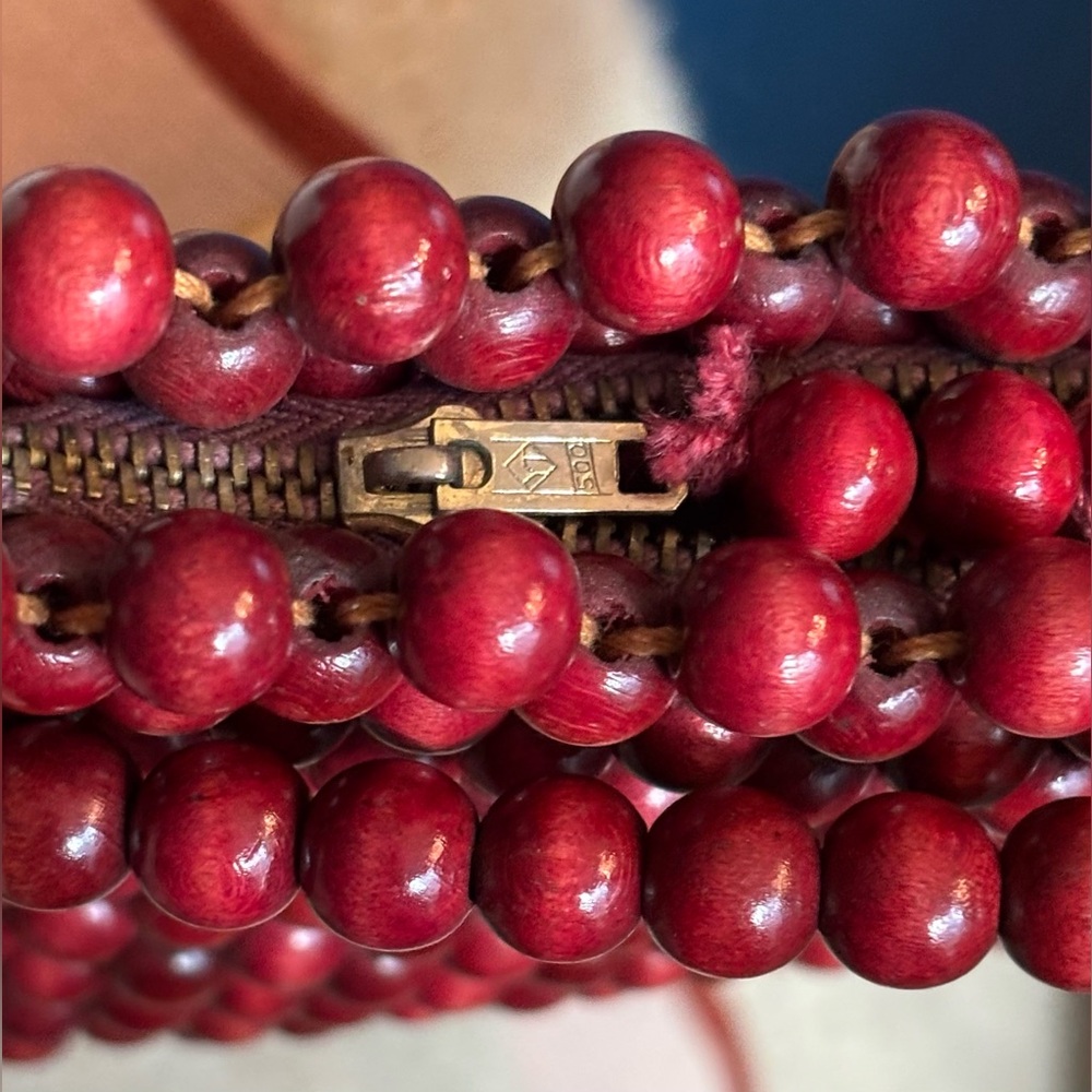 VINTAGE WALBORG bag, 60s/70s ruby red wooden bead clutch/hand bag JAPAN - Picture 13 of 16